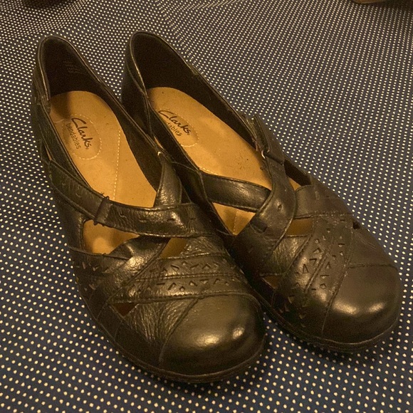 Clarks Shoes - Clarks bendable size 11 leather shoe brand new never used